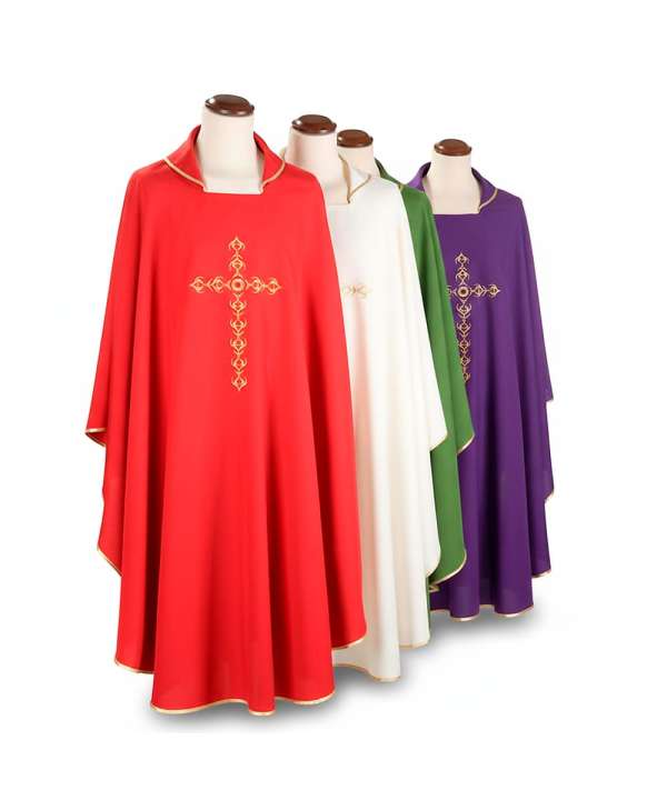Casulla litúrgica con bordado cruz dorada